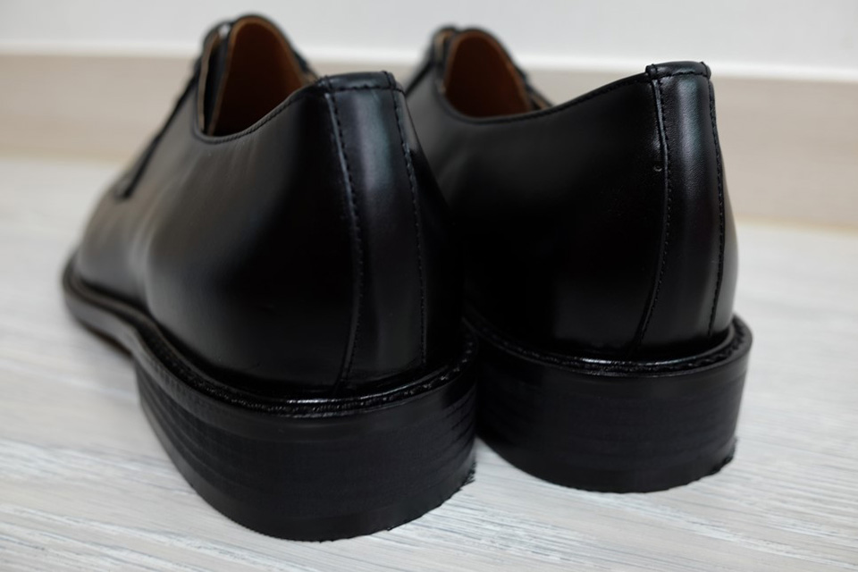 反绒皮鞋磨脚怎么办,新皮鞋磨脚最好的小窍门是什么