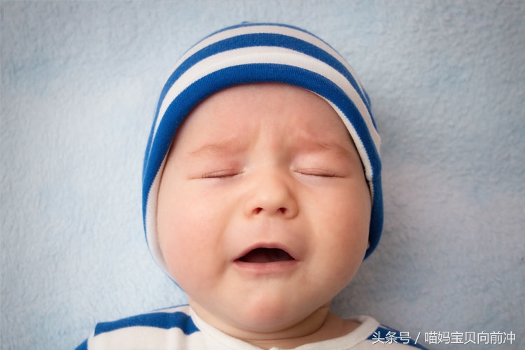 2个月宝宝屁多、屁臭，妈妈们可要当心了！