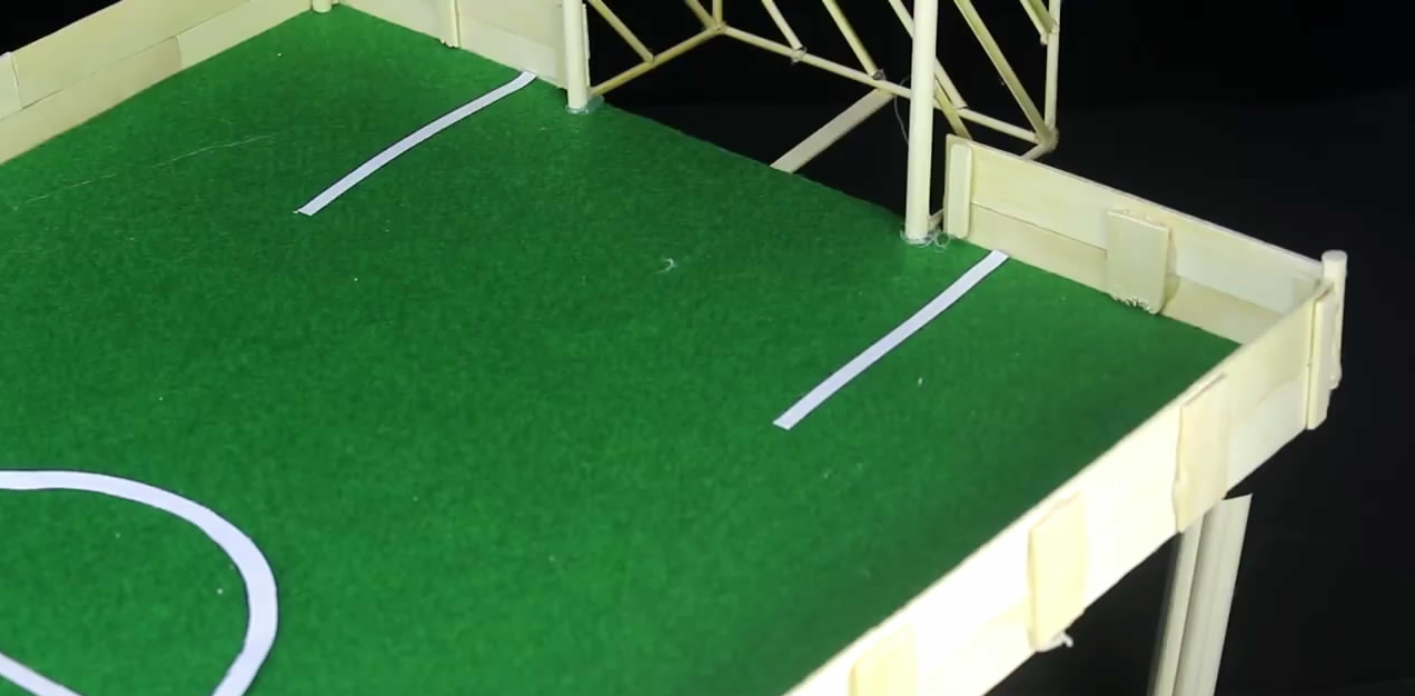 用瓶盖做足球小游戏,如何用瓶子做足球