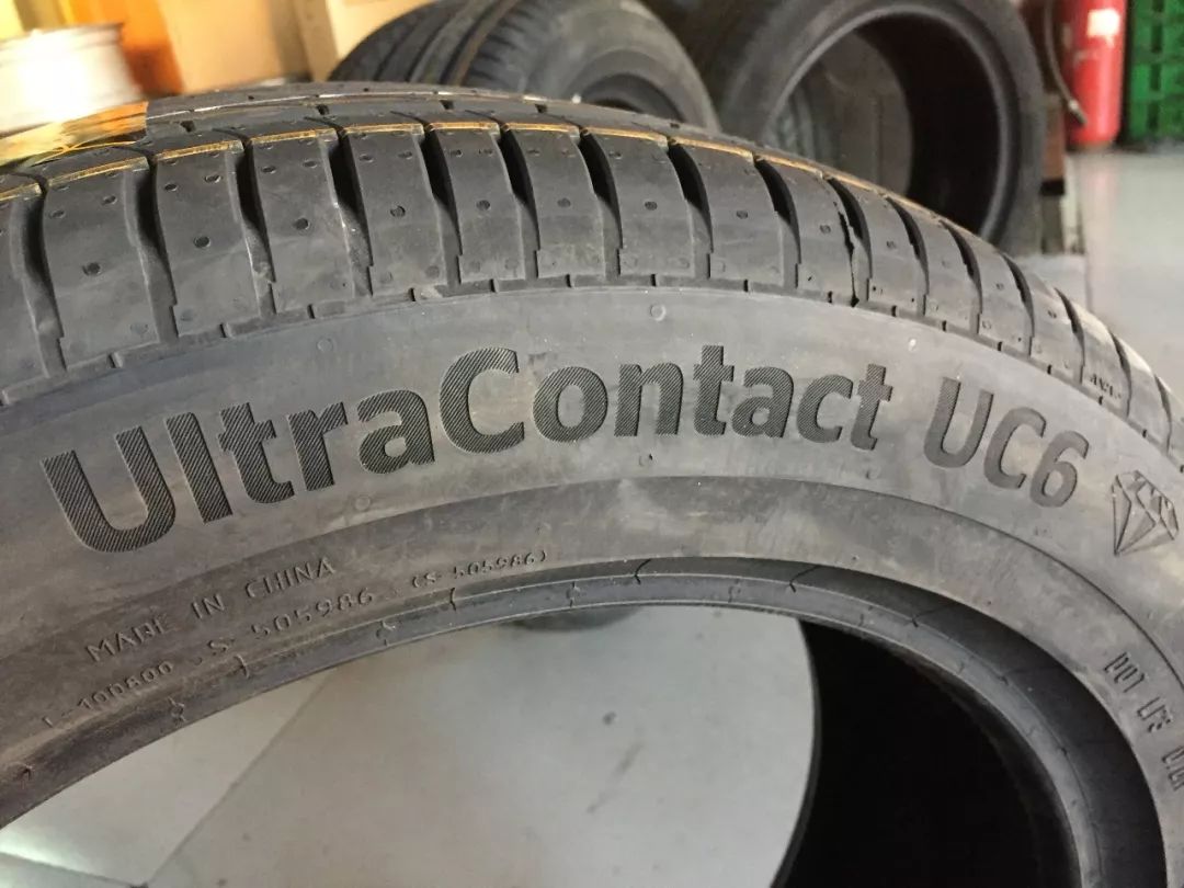 刚换的新胎是不是不好开,开了快五万公里了需要换胎吗