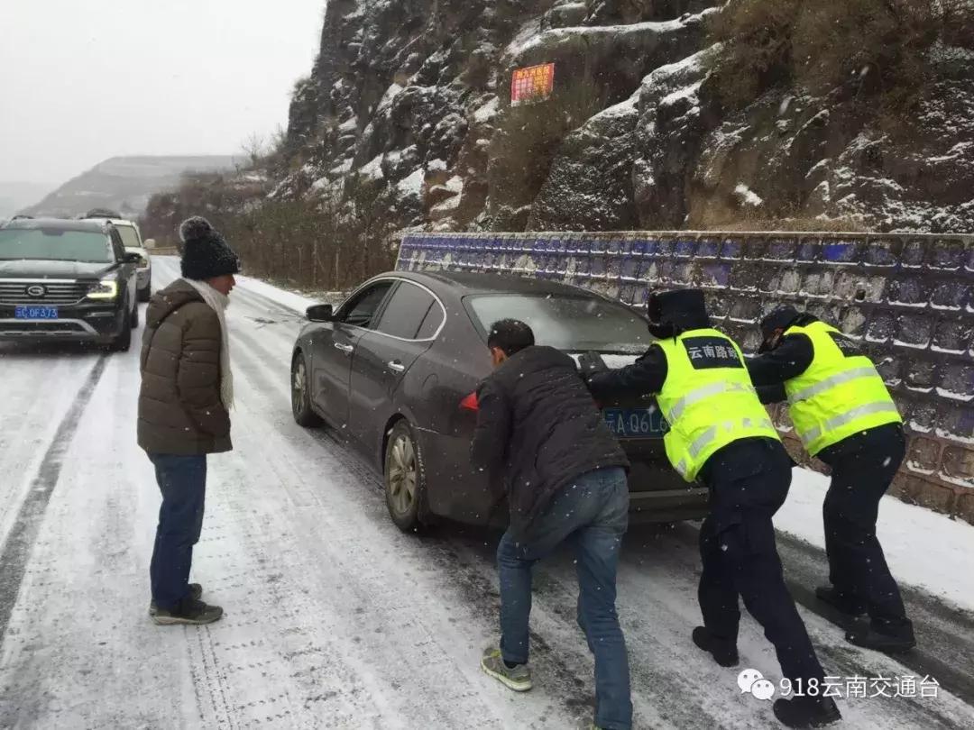 比起堵车、事故，朋友圈里的这些更值得关注……