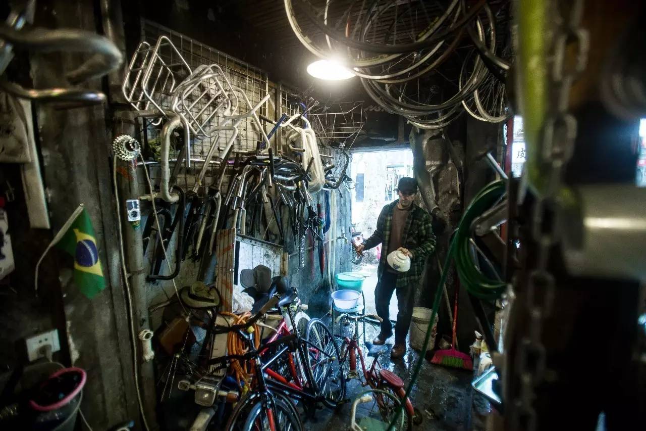脚踏车铺开成了饭店，不远万里来的智利人当洗碗工......|海派小店