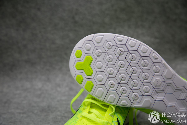 耐克骚粉篮球鞋400元以下,nike第二双鞋