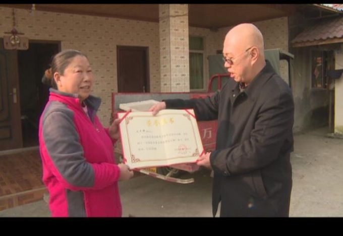 女子带着八旬公公改嫁,女子带公公改嫁18年