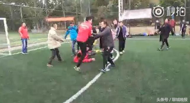 青少年足球赛爆发冲突,少年足球比赛发生冲突