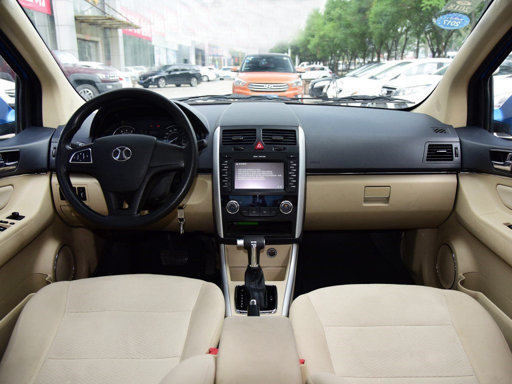 外观内饰好看配置高的车15w左右,外观及内饰好看性价比高的车