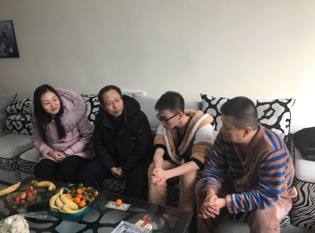 潜心育人不忘初心牢记使命,不忘育人初心牢记立德树人使命