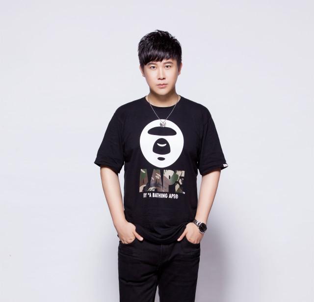 联通手机铃声一个男的唱的,联通电话铃声是什么歌