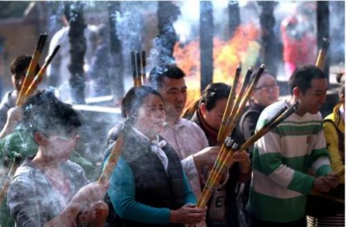 去寺庙上香，不能太随意，这四点忌讳，一定要记住！