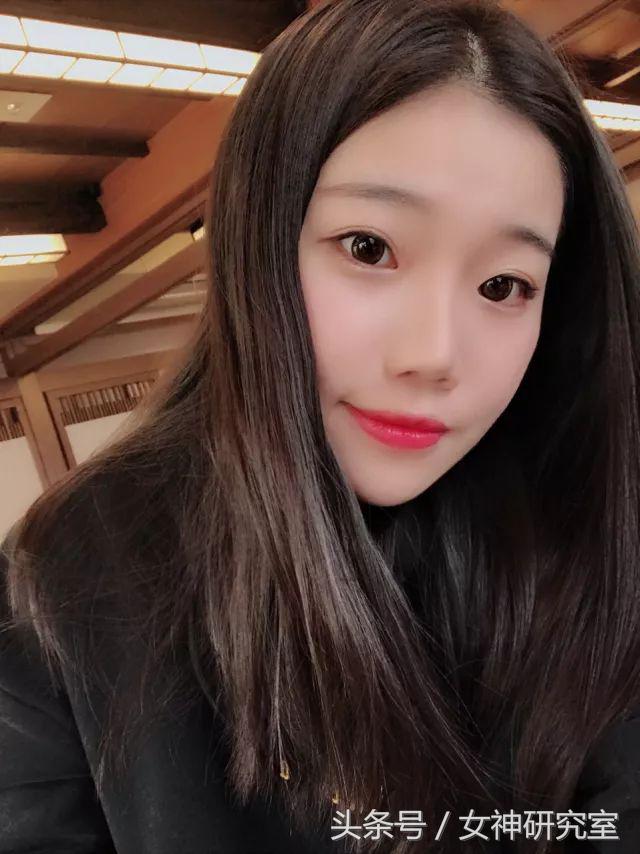 她是月光族又爱又恨的奢侈品商人，也是奢侈品的忠实粉丝