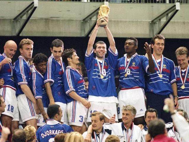 梅西c罗金球同时出场,梅西c罗金球奖拿了几个