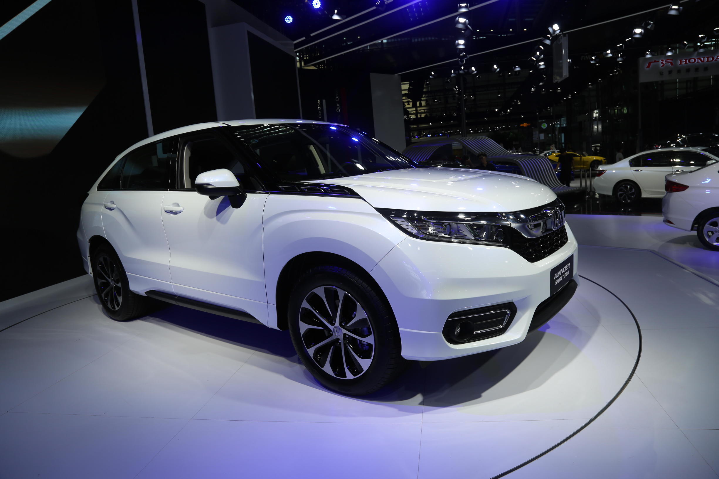 5座suv汉兰达冠道ur-v哪个好,本田ur-v说比冠道大一点是真的吗