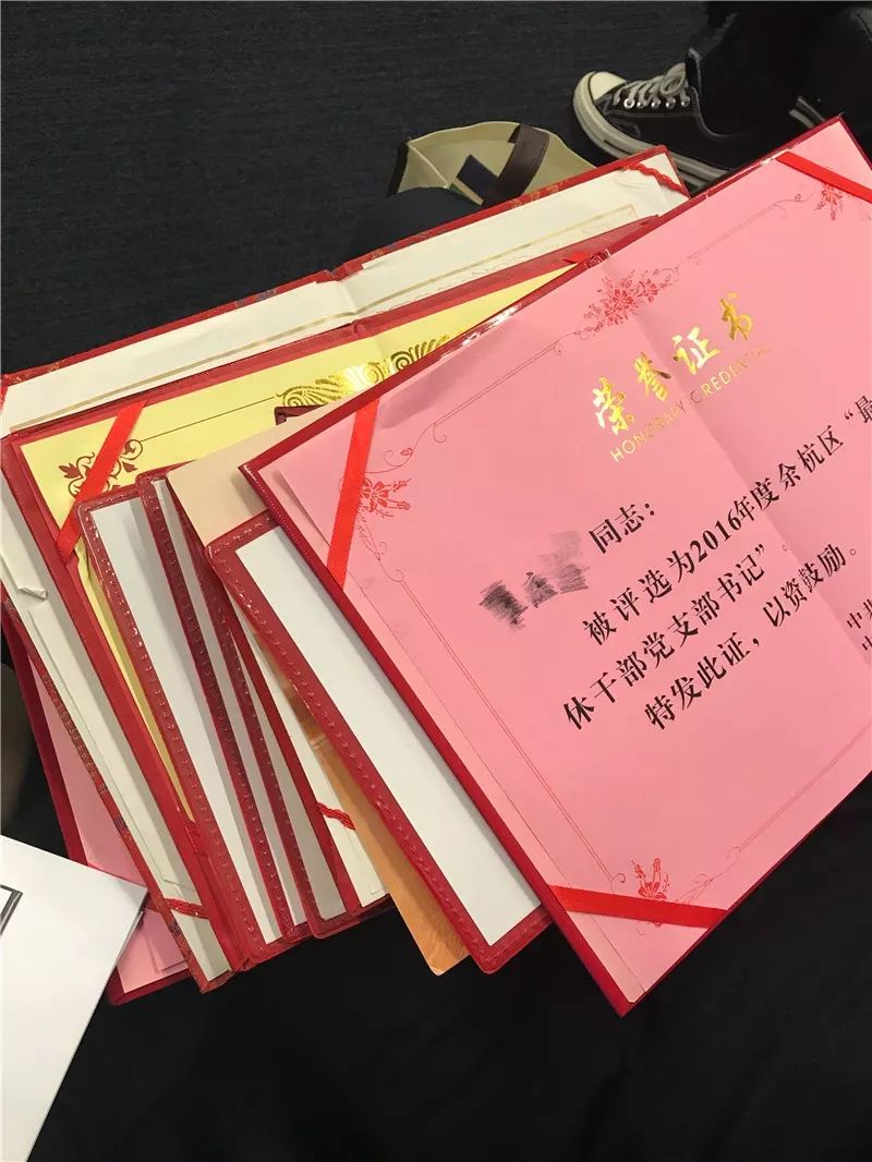 年薪40万招老人:83岁清华学霸PPT自我介绍,60岁大妈组团教网购