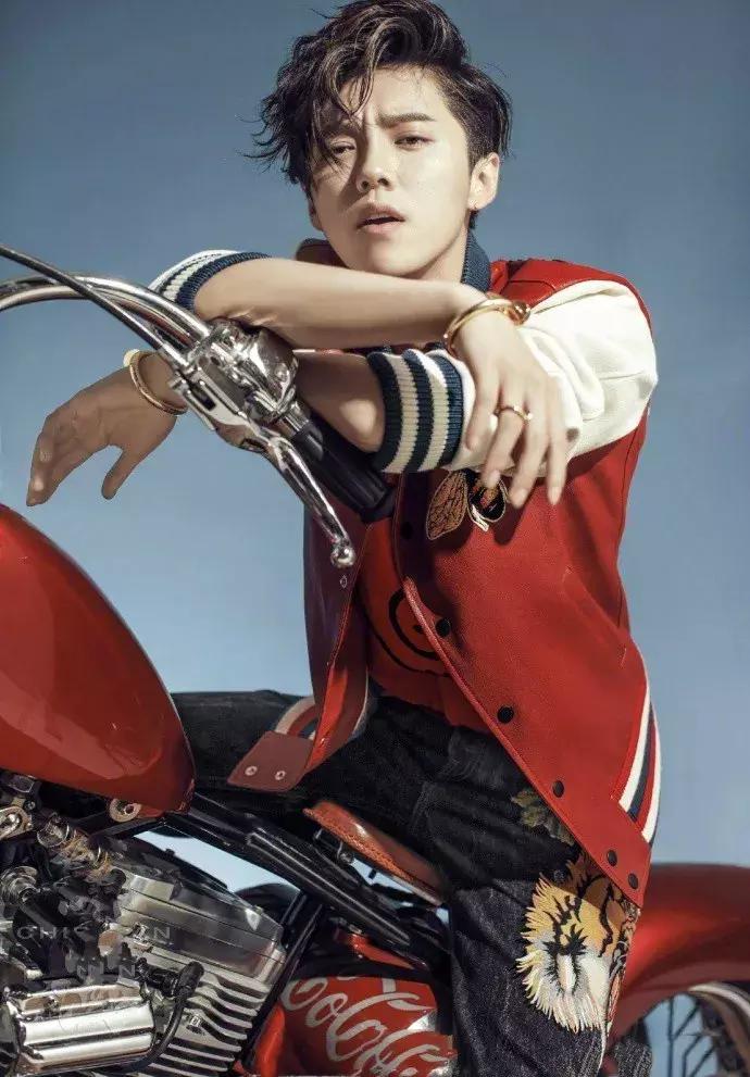 王嘉尔鹿晗热血街舞团即兴甩手舞,热血街舞团王嘉尔鹿晗在练习