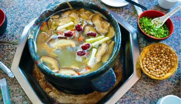 来自西藏墨脱的石锅鸡,西藏墨脱特色石锅