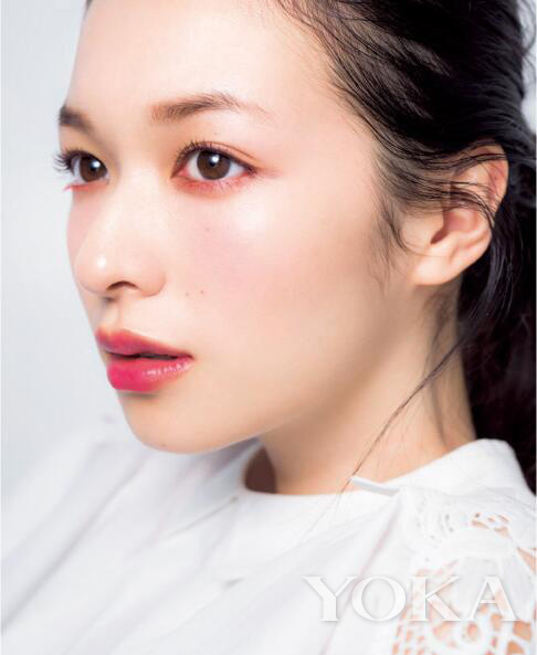 如何快速消除晨起浮肿,晨起水肿护肤