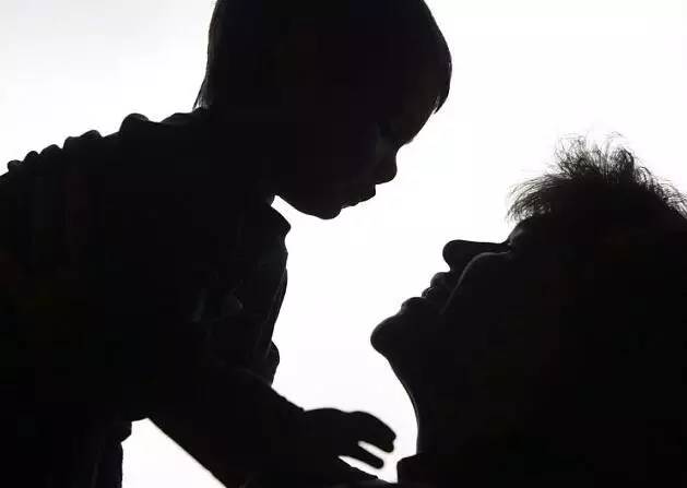 怎样和孩子沟通变性问题,孩子想变男生怎么办