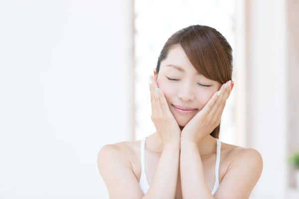 怎么护肤可以让皮肤光滑水润,如何护肤让皮肤更光滑步骤