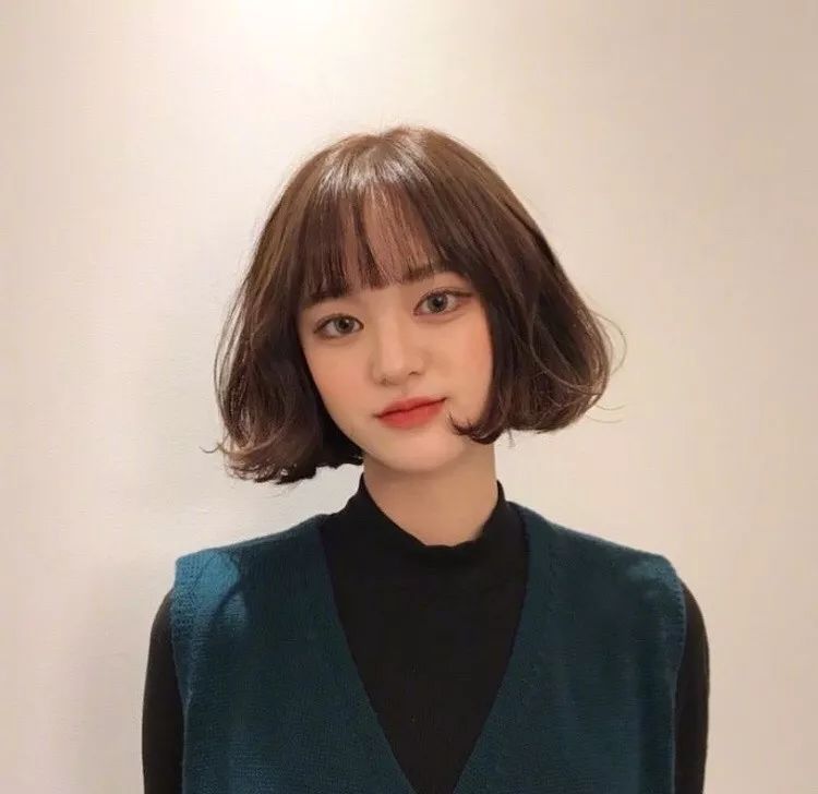 额头短脸大适合什么刘海,脸大发际线高适合什么刘海