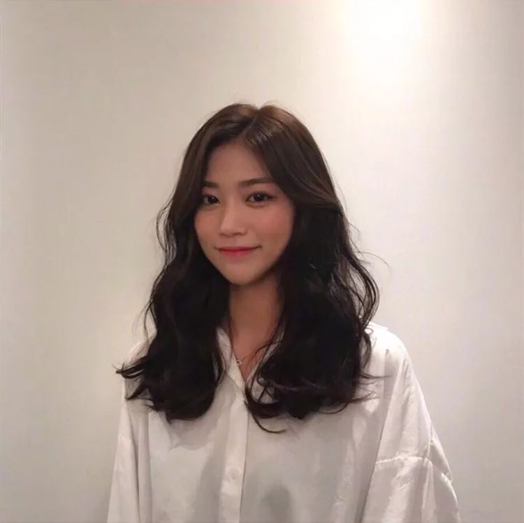 适合脸大无刘海发型,空气刘海适合脸大的人吗