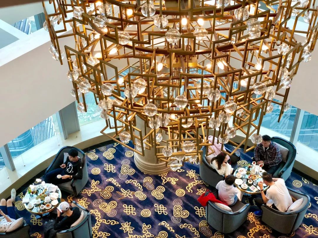 睡进220米高空上的云端酒店，玩转网红LINEFRIENDS乐园，新晋亲子游地标来袭！