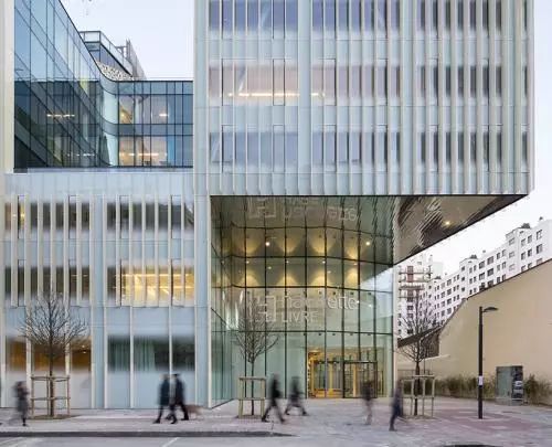 他向电子书开炮”称其是“无趣的产品，事实并没有这么简单