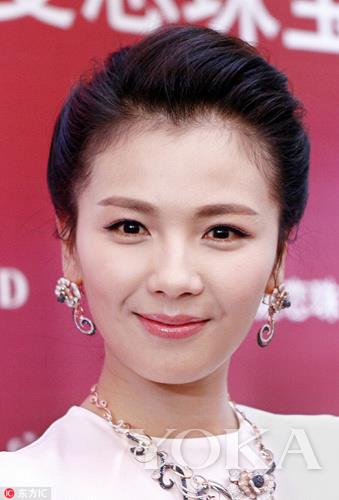 干净清爽“大光明”漂亮额头秀出来