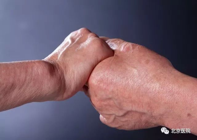 90后护士在icu病房,icu病房的90后男护士天团