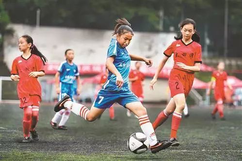 「小渝姐说故事」拼出一个美好未来——大山里的留守女童足球队