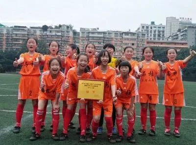 「小渝姐说故事」拼出一个美好未来——大山里的留守女童足球队