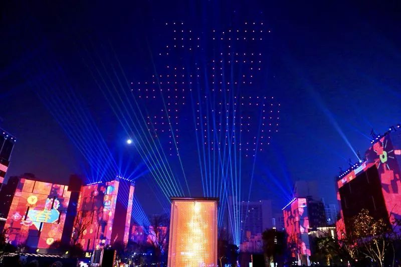 闪耀全国！500架“夜空精灵”炫舞高新，硬科技助力“西安年”完美收官！
