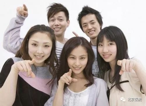 90后护士在icu病房,icu病房的90后男护士天团