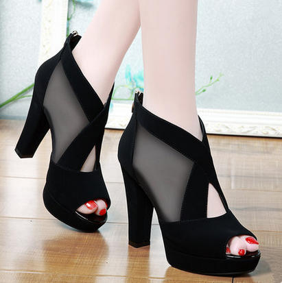 塑料凉鞋磨脚怎么办,女士凉鞋塑料边磨脚怎么处理