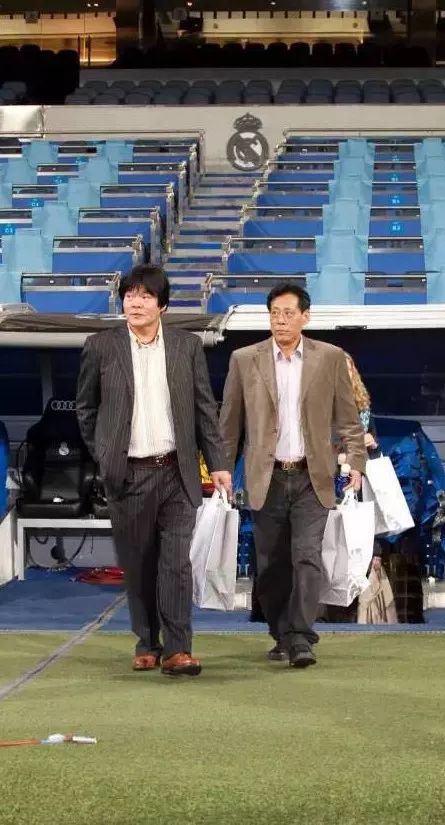 津门足球双百颂图片,津门足球双百颂签售会