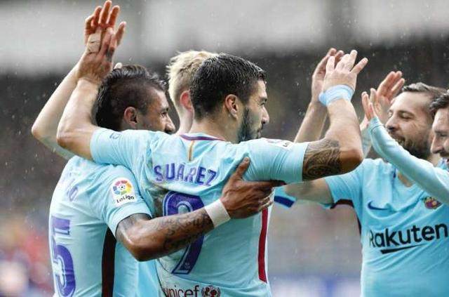 小镇球队输球不输势,少打一人对攻巴萨,一数据力压西超双雄