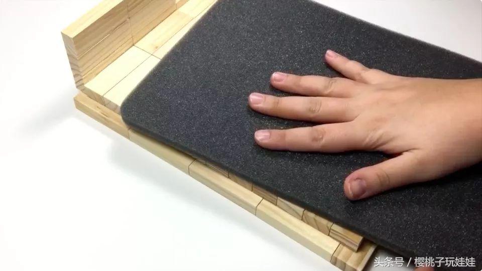 用鞋盒给芭比娃娃做一个简单的床,给芭比娃娃做超大自制床