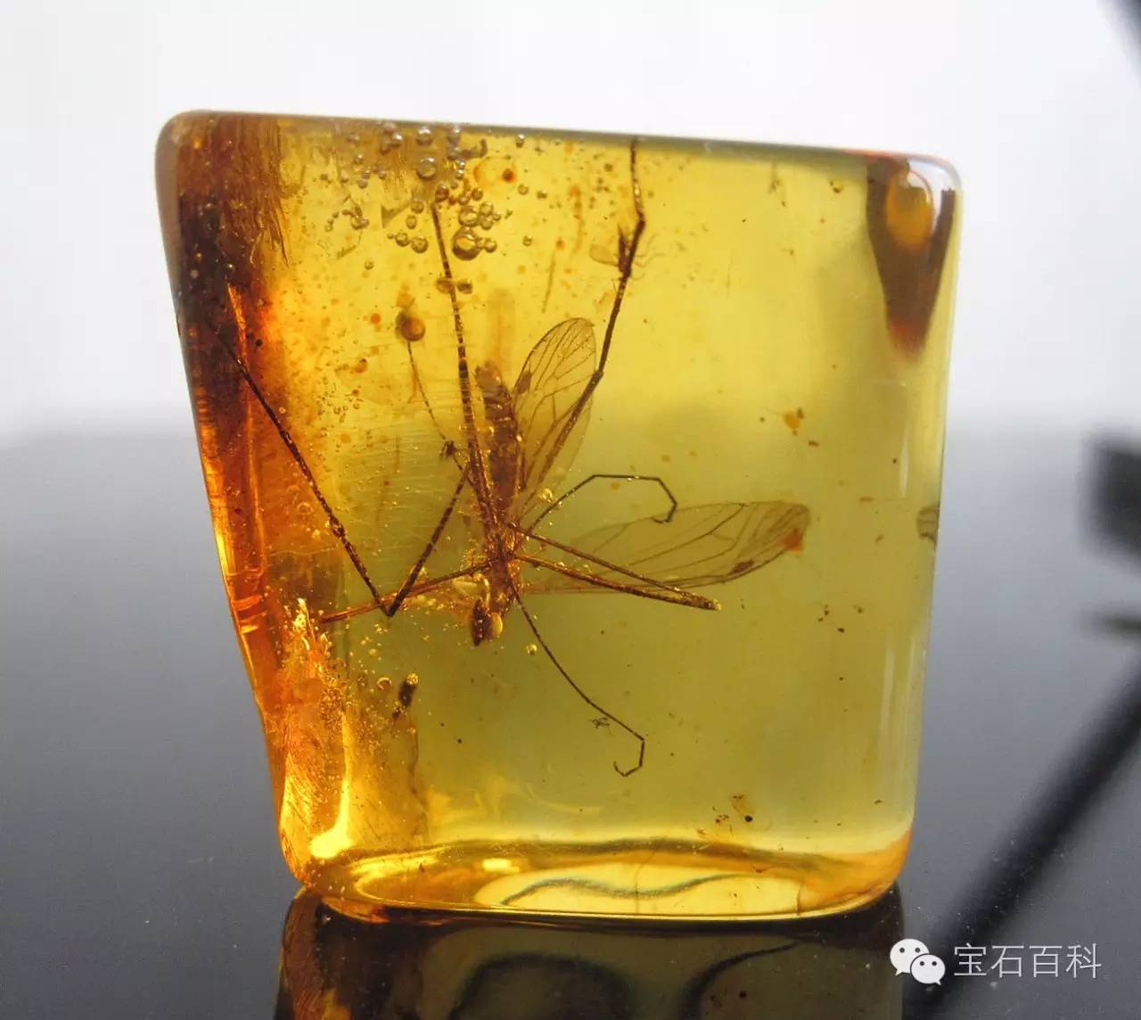 烤色蜜蜡和非烤色蜜蜡对比图,蜜蜡烤色算二代蜜蜡吗