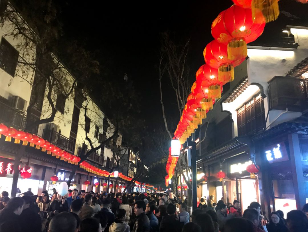 今夜的南*夫子京**庙,全是人人人人!有你吗?