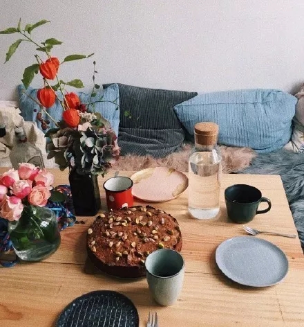 跟着“盐系”人设一起火了的,还有盐系家居