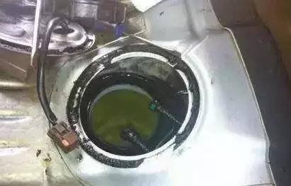 汽车油箱进水怎么处理,车油箱进水了怎么办