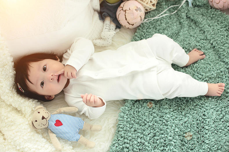 如何让宝宝头发靓起来呢,宝宝头发怎么乌黑亮丽