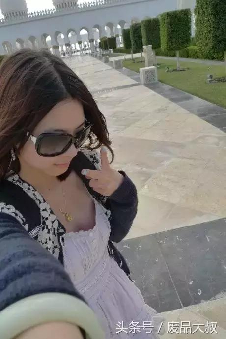 姑娘去迪拜捡垃圾结果,女子非要去迪拜捡垃圾