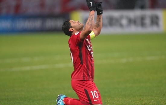 与丁丁睡了2年的男人来中超了:24岁亿级独狼带大连突!