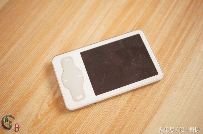 这些老旧的杂志，数码产品虽然不值钱了，但还是挺有纪念价值的