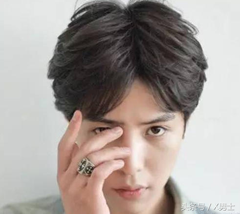 今年男生流行什么刘海好看,刘海怎么剪才好看又自然男