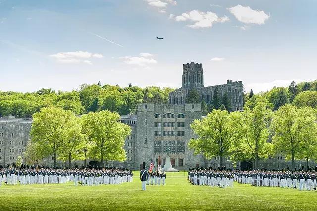 读名校真的那么重要吗,现在真的上学无用论对吗