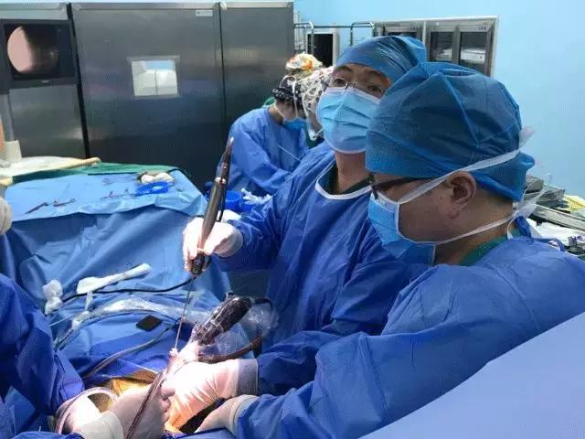 老人腰椎间盘突出需要微创手术吗,老人颈椎突出挺厉害能复位吗