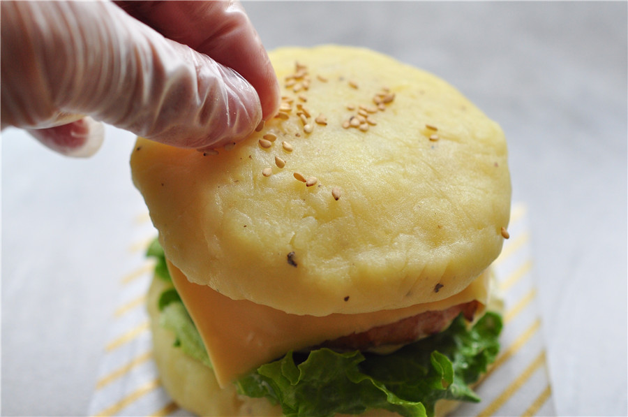 土豆泥肉饼汉堡,热量低的牛肉汉堡