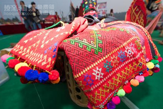 景颇族的风俗习惯和民族服饰,德宏傣族景颇族服饰定制