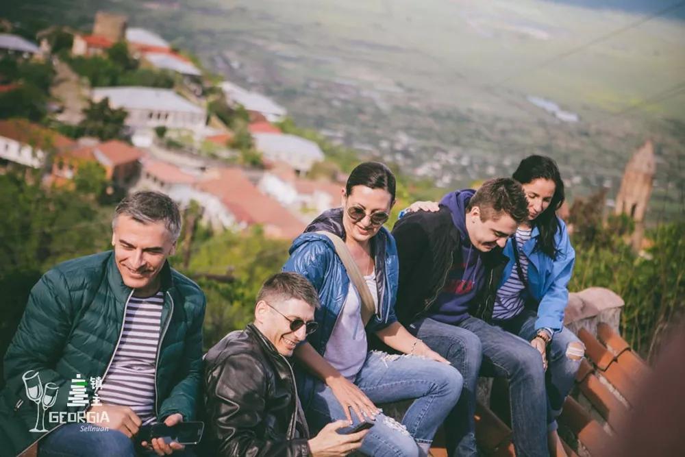 藏在山谷间的红酒小镇,藏在山谷的红酒小镇